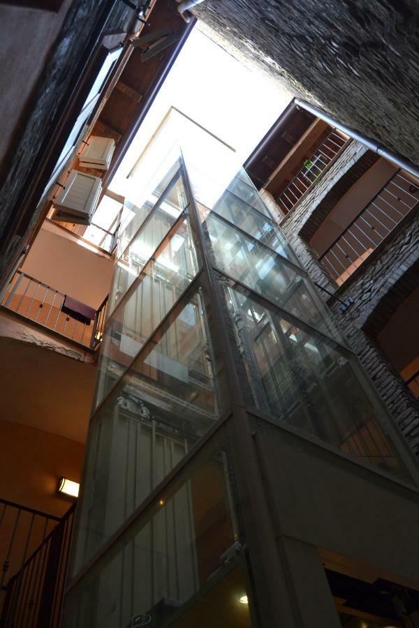 Apartamento Downtown In Parma Exterior foto